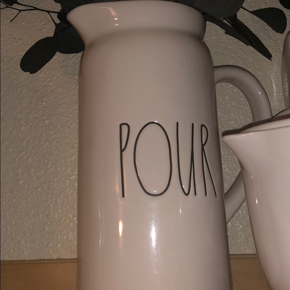 Pour pitcher
